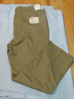 Haggar Mens Big & Tall Classic-Fit Pleated KHAKI Dress Pants 44WX34L NWT NO Iron